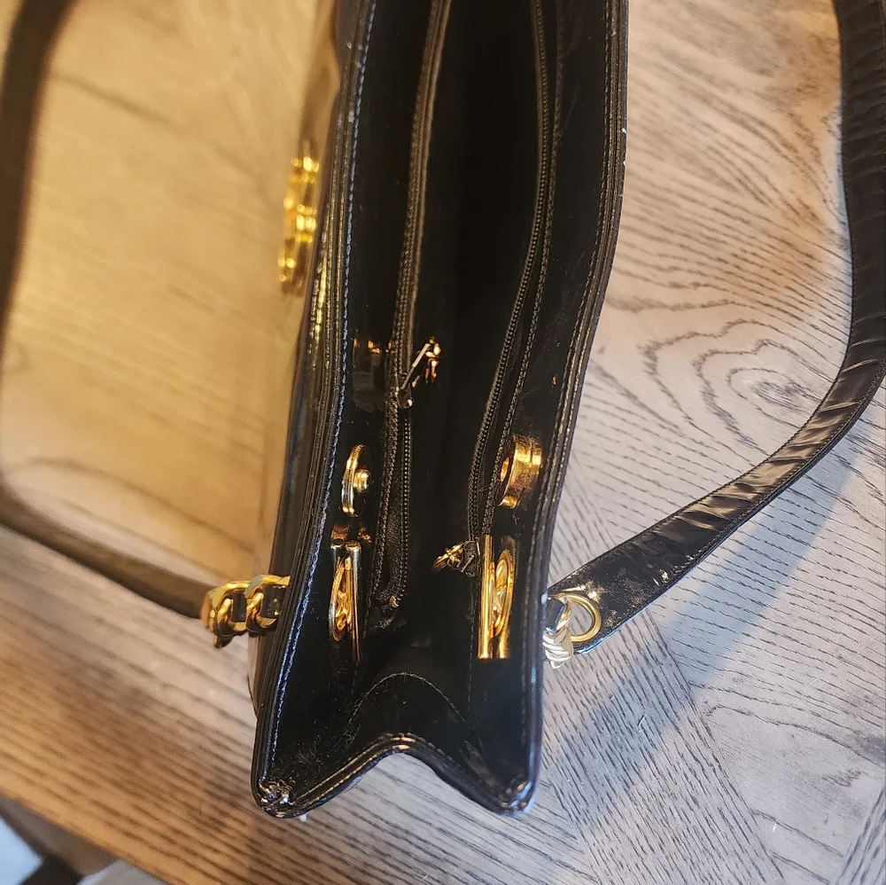CHANEL Black and Gold Shoulder Bag - Picture 12 of 15